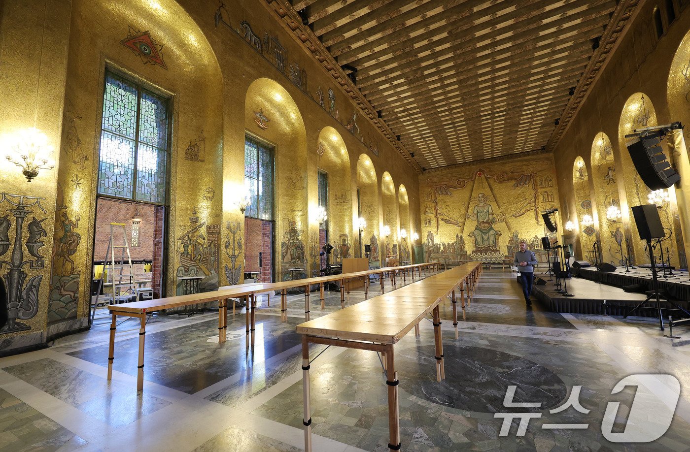 본문 이미지 - 노벨상 만찬이 끝나면 무도회장 겸 ‘애프터 파티’ 장소로 탈바꿈하는 '골든홀' 모습. 2024.12.9/뉴스1 ⓒ News1 박지혜 기자