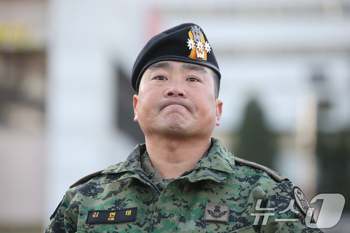 본문 이미지 - 김현태 특전사 제707특수임무단 단장이 2024년 12월 9일 오전 서울 용산구 국방부 전쟁기념관 앞에서 기자회견을 열고 울먹이며 발언하고 있다.  2024.12.9/뉴스1 ⓒ News1 김진환 기자