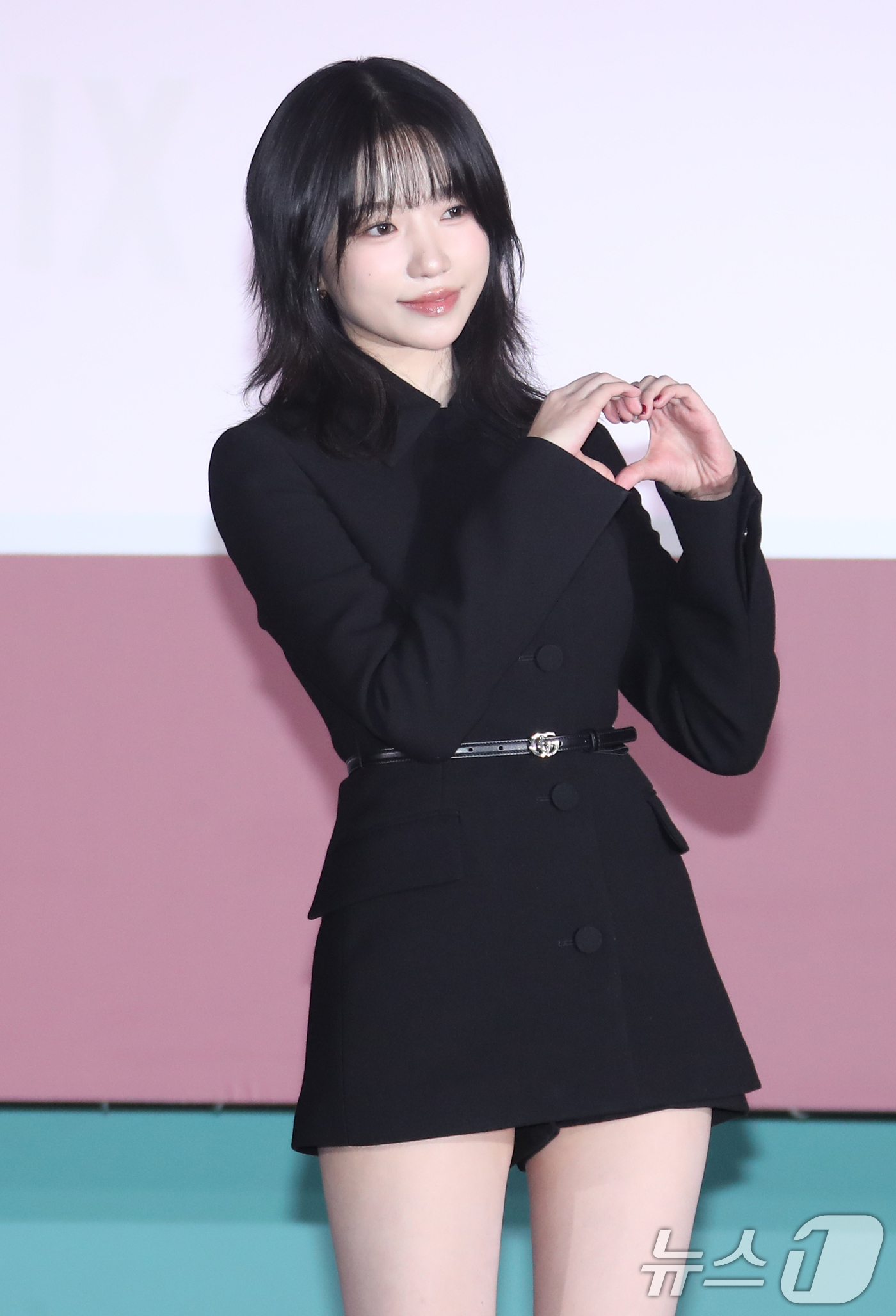 (서울=뉴스1) 권현진 기자 = 배우 조유리가 9일 서울 중구 동대문디자인플라자(DDP)에서 열린 넷플릭스 오리지널 시리즈 '오징어 게임' 시즌2 제작발표회에서 포즈를 취하고 있다 …