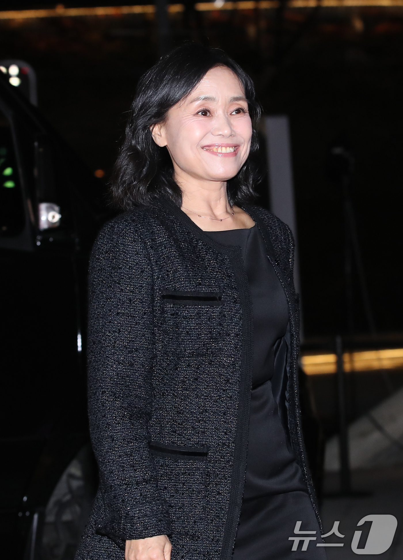 (서울=뉴스1) 권현진 기자 = 배우 강애심이 9일 서울 중구 동대문디자인플라자(DDP)에서 열린 넷플릭스 오리지널 시리즈 '오징어 게임' 시즌2 핑크카펫 행사에 참석하고 있다.' …