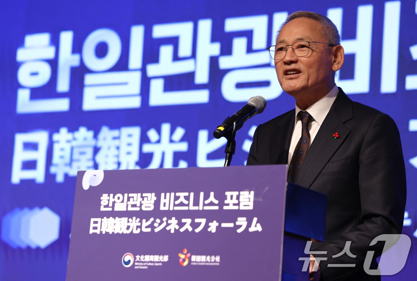 본문 이미지 - 유인촌 문화체육관광부 장관이 9일 서울 중구 서울신라호텔에서 한일관광 비즈니스 포럼의 하나로 열린 한일 관광교류의 밤 행사에서 환영사를 하고 있다. &#40;문체부 제공&#41;2024.12.9/뉴스1