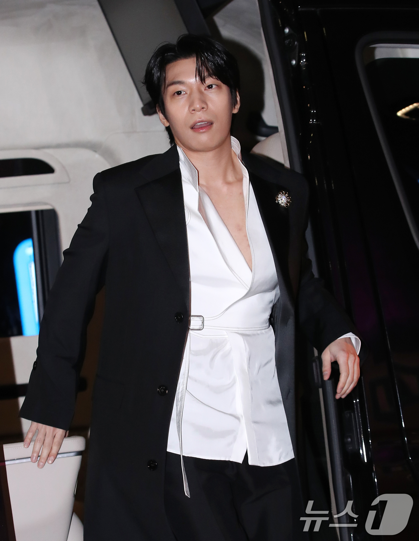 (서울=뉴스1) 권현진 기자 = 배우 위하준이 9일 서울 중구 동대문디자인플라자(DDP)에서 열린 넷플릭스 오리지널 시리즈 '오징어 게임' 시즌2 핑크카펫 행사에 참석하고 있다.' …