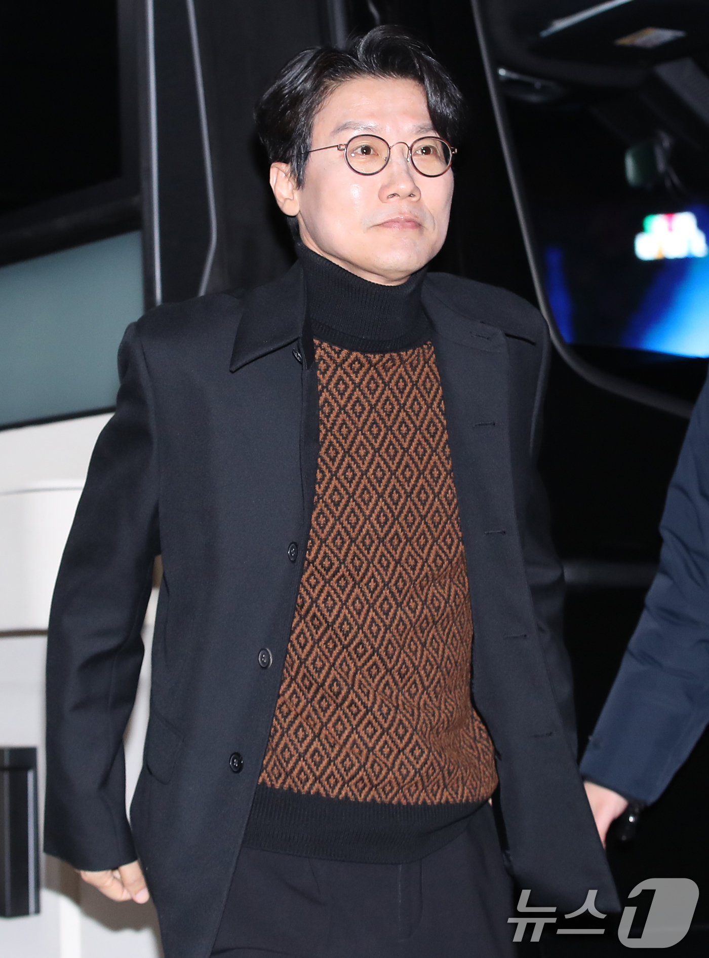 (서울=뉴스1) 권현진 기자 = 황동혁 감독이 9일 서울 중구 동대문디자인플라자(DDP)에서 열린 넷플릭스 오리지널 시리즈 '오징어 게임' 시즌2 핑크카펫 행사에 참석하고 있다.' …