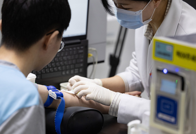 검체검사 수가 인하 추진에 산업계 반발…"수탁사 순기능 인정해야"