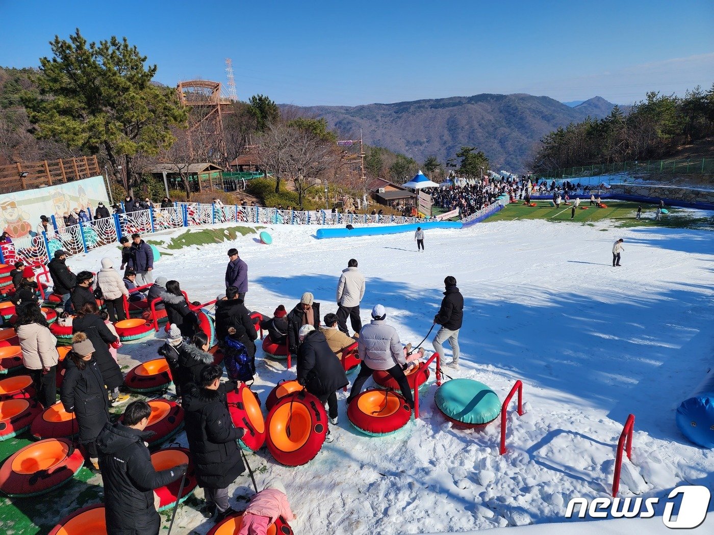 김해가야테마파크 눈썰매장 &#40;김해시 제공&#41;