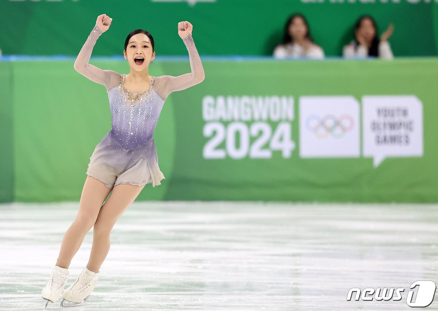 본문 이미지 - 대한민국 피겨의 차세대 간판 신지아가 1일 오후 강원 강릉 올림픽파크 강릉아이스아레나에서 열린 2024 강원동계청소년올림픽 피겨 스케이팅 단체전 여자 싱글 프리스케이팅에서 연기를 마친 뒤 환호하고 있다. 137.48점을 기록한 신지아와 남자 1위를 기록한 김현겸, 아이스 댄스 김지니, 이나무의 활약 속에 대한민국이 금메달을 차지했다. 2024.2.1/뉴스1 ⓒ News1 김진환 기자
