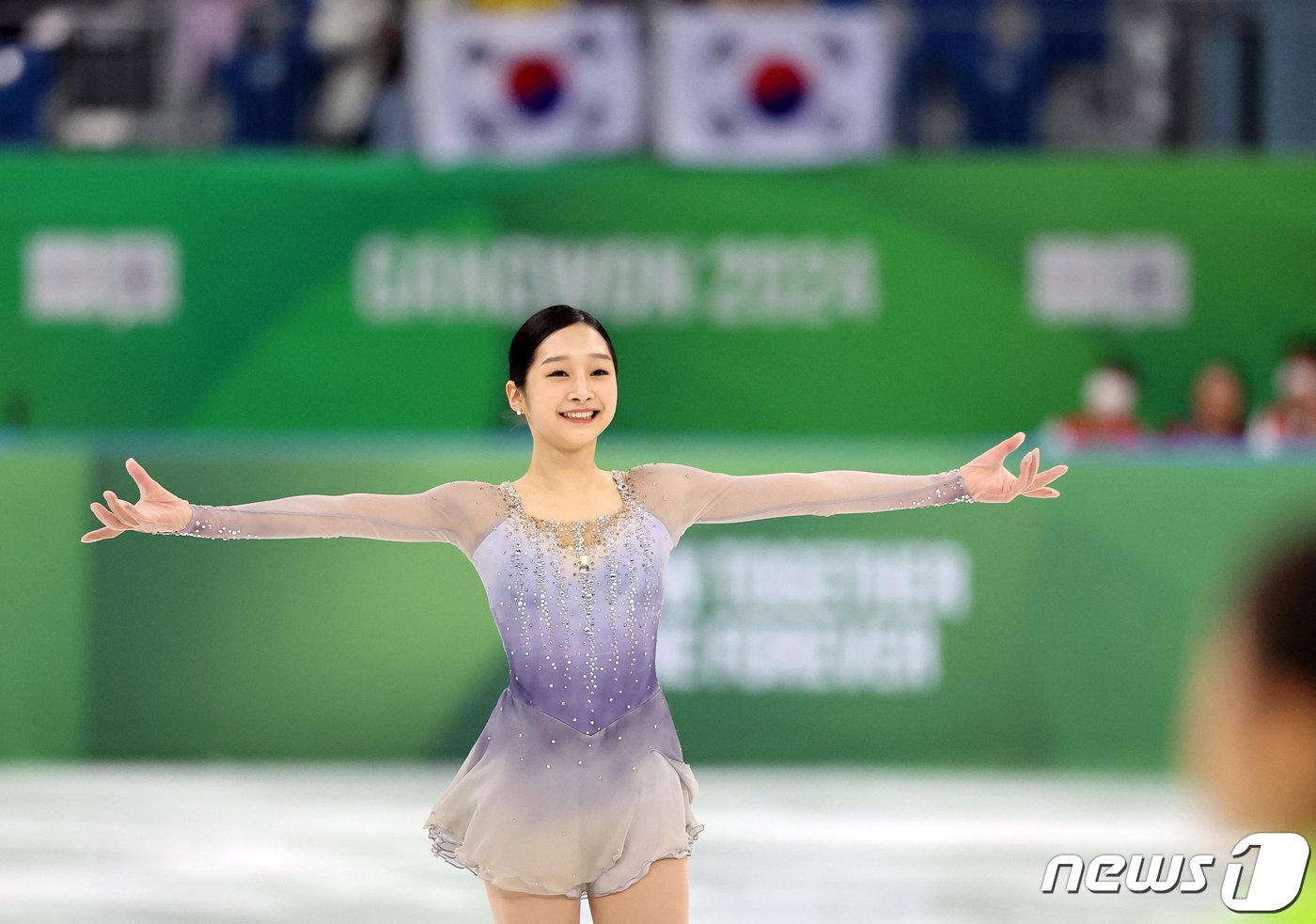 본문 이미지 - 대한민국 피겨의 차세대 간판 신지아가 1일 오후 강원 강릉 올림픽파크 강릉아이스아레나에서 열린 2024 강원동계청소년올림픽 피겨 스케이팅 단체전 여자 싱글 프리스케이팅에서 연기를 마친 뒤 환호하고 있다. 137.48점을 기록한 신지아와 남자 1위를 기록한 김현겸, 아이스 댄스 김지니, 이나무의 활약 속에 대한민국이 금메달을 차지했다. 2024.2.1/뉴스1 ⓒ News1 김진환 기자