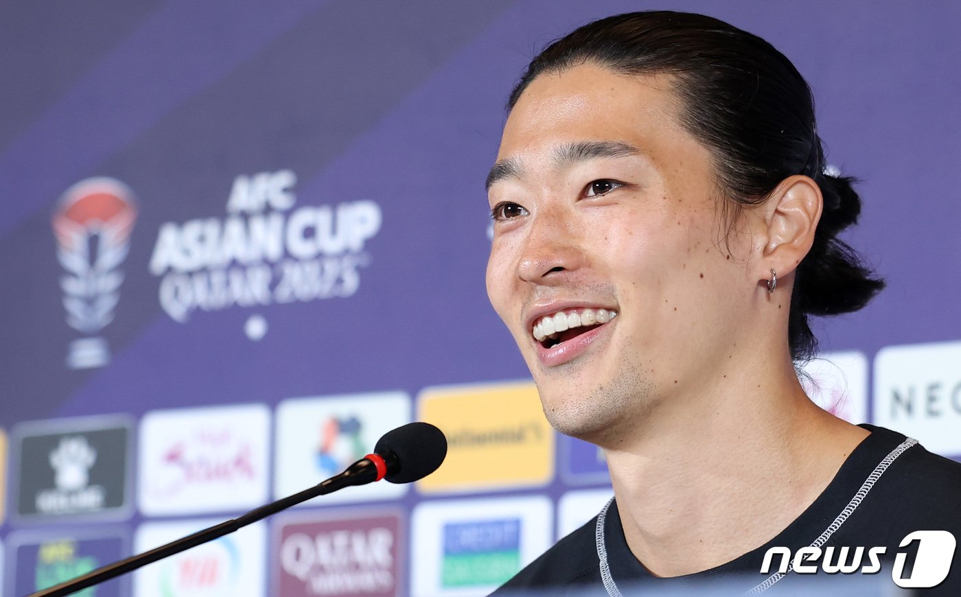 본문 이미지 - 2023 아시아축구연맹(AFC) 카타르 아시안컵 호주와 8강전을 앞둔 대한민국 축구대표팀 조규성이 1일(현지시간) 카타르 도하 메인미디어센터(MMC)에서 열린 공식 기자회견에서 출사표를 밝히고 있다. 2024.2.1/뉴스1 ⓒ News1 김성진 기자