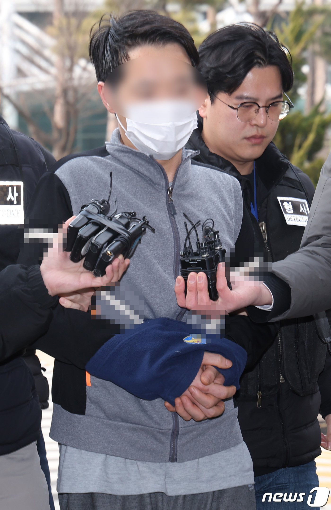 (고양=뉴스1) 김민지 기자 = 설 연휴 술에 취해 모친을 살해한 30대 A씨가 11일 오후 경기 고양시 의정부지방법원 고양지원에서 열린 구속 전 피의자 심문(영장실질심사)에 출석 …