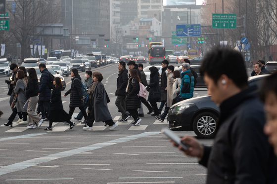 공무원·군인연금 받아도 저소득이면 기초연금…내년 시행 추진
