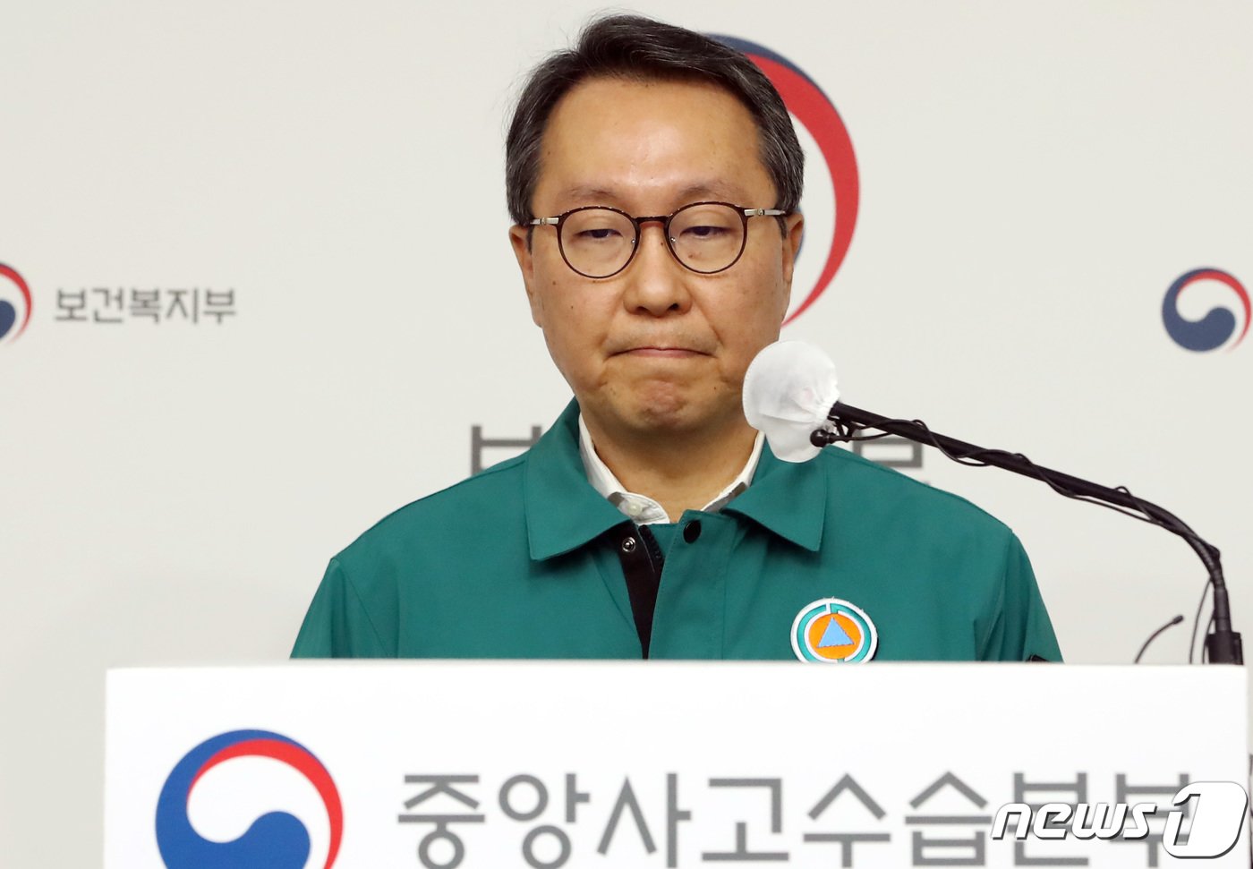 본문 이미지 - 박민수 중앙사고수습본부 부본부장(보건복지부 제2차관)이 13일 오전 세종시 정부세종청사에서 의료개혁과 의사 집단행동에 대한 정부의 입장을 설명하기 위해 준비하고 있다.2024.2.13/뉴스1 ⓒ News1 김기남 기자