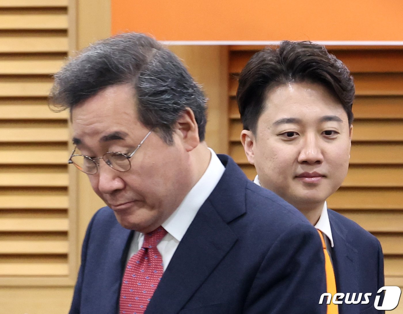 본문 이미지 - 이낙연·이준석 개혁신당 공동대표가 13일 서울 여의도 국회 의원회관에서 열린 개혁신당 최고위원회의에 참석하고 있다. 2024.2.13/뉴스1 ⓒ News1 송원영 기자