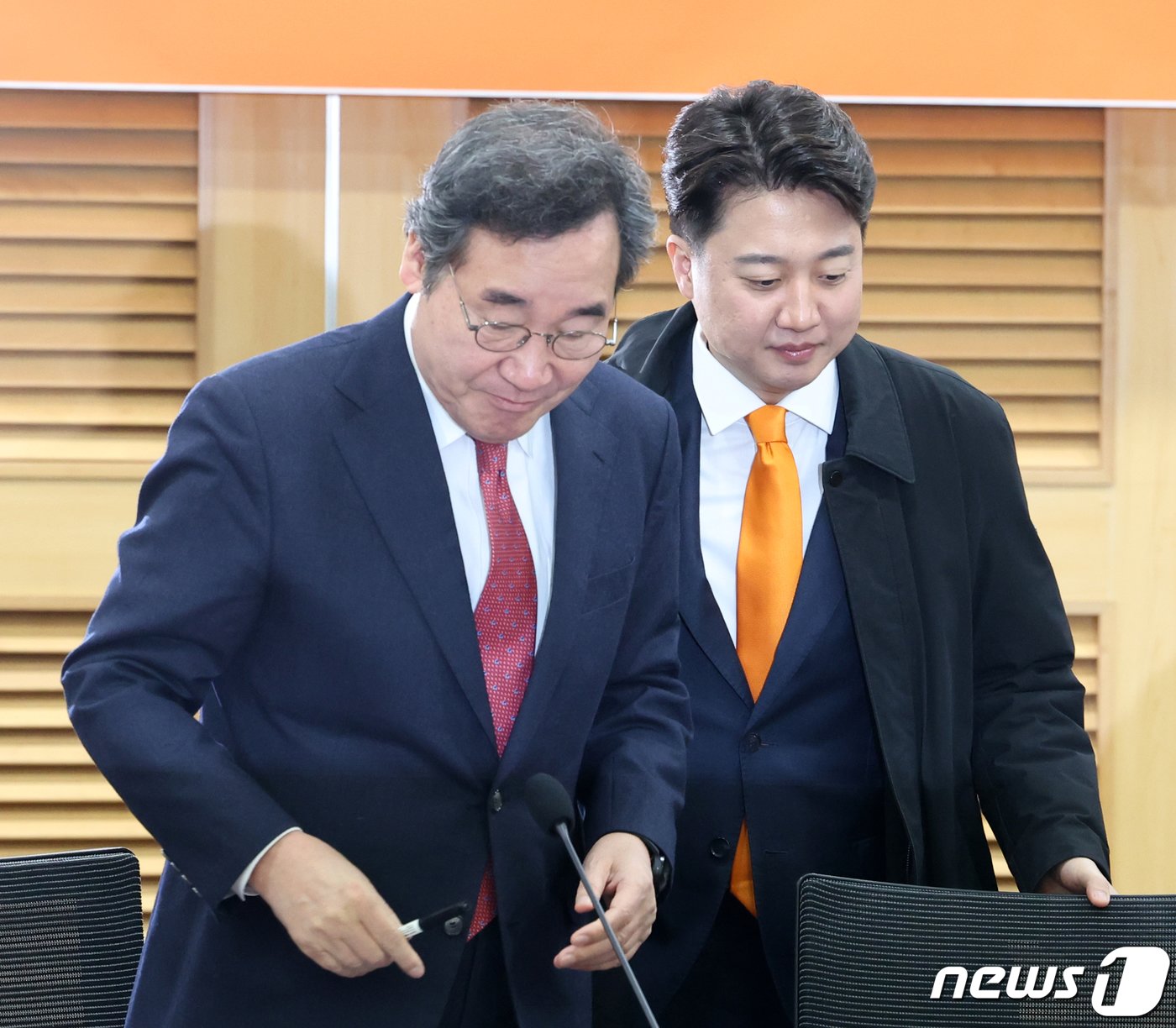 본문 이미지 - 이낙연·이준석 개혁신당 공동대표가 13일 서울 여의도 국회 의원회관에서 열린 개혁신당 최고위원회의에 참석하고 있다. 2024.2.13/뉴스1 ⓒ News1 송원영 기자