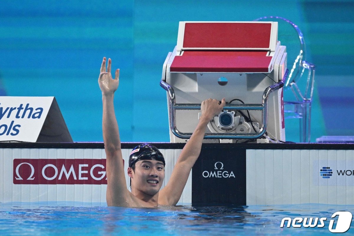 황선우가 14일(한국시간) 열린 2024 세계수영선수권대회 남자 자유형 200m 결선에서 1분44초75의 기록으로 우승했다. © AFP=뉴스1