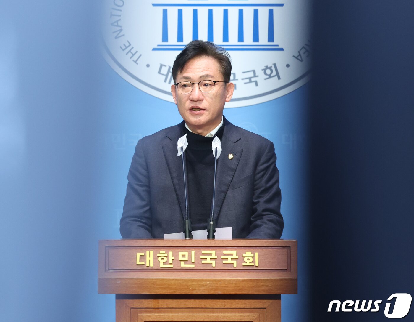 본문 이미지 - 배진교 녹색정의당 원내대표가 14일 서울 여의도 국회 소통관에서 원내대표직 사퇴 기자회견을 하고 있다. 2024.2.14/뉴스1 ⓒ News1 송원영 기자