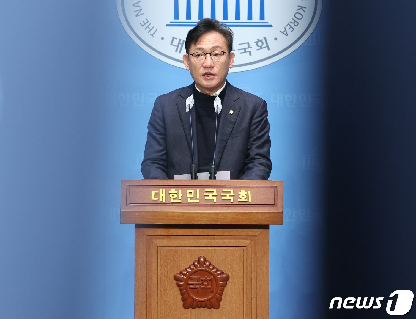 본문 이미지 - 배진교 녹색정의당 원내대표가 14일 서울 여의도 국회 소통관에서 원내대표직 사퇴 기자회견을 하고 있다. 2024.2.14/뉴스1 ⓒ News1 송원영 기자