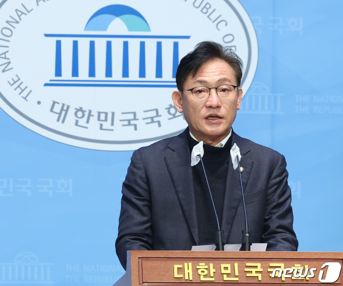 본문 이미지 - 배진교 녹색정의당 원내대표가 14일 서울 여의도 국회 소통관에서 원내대표직 사퇴 기자회견을 하고 있다. 2024.2.14/뉴스1 ⓒ News1 송원영 기자