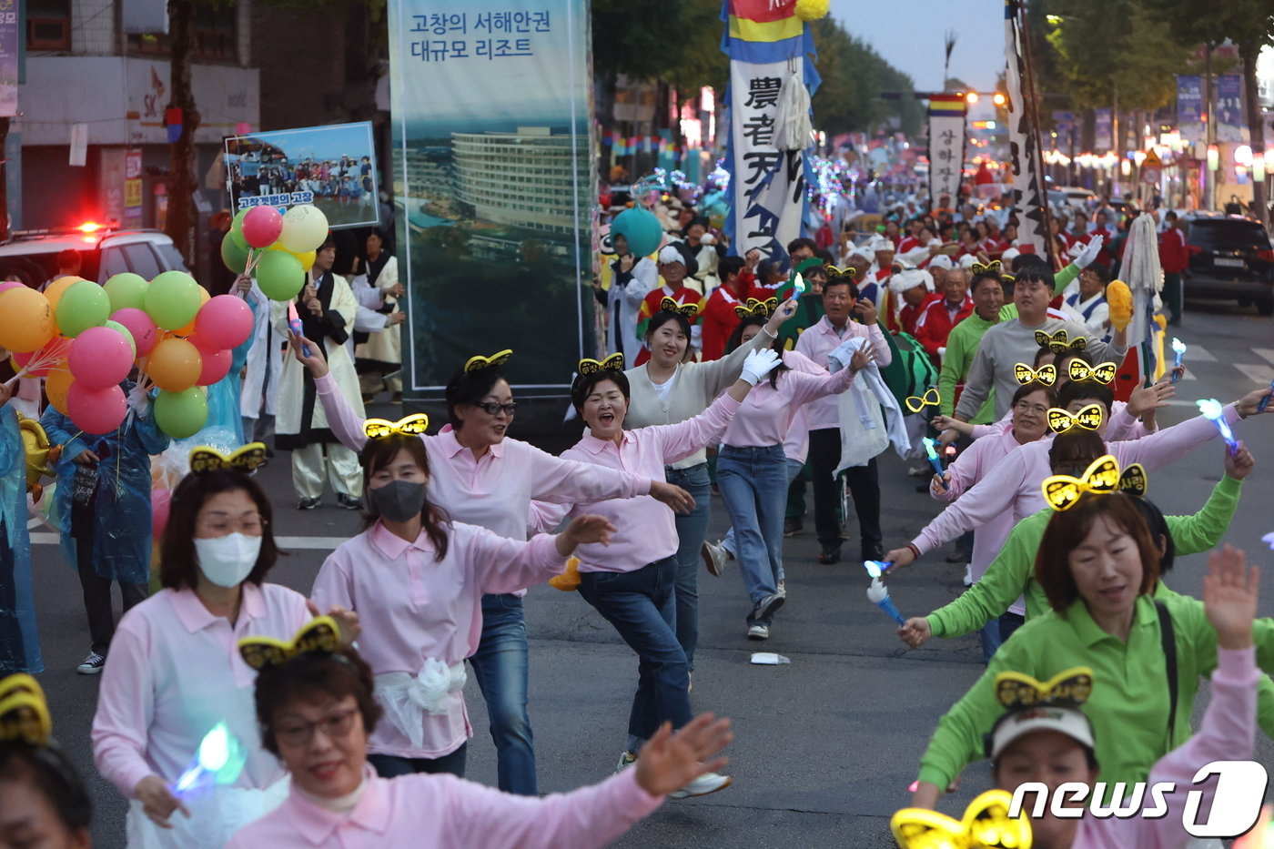  지난해 개최된 제50회 모양성제 거리퍼레이드에 참가한 군민들&#40;고창군 제공&#41;2024.2.14/뉴스1