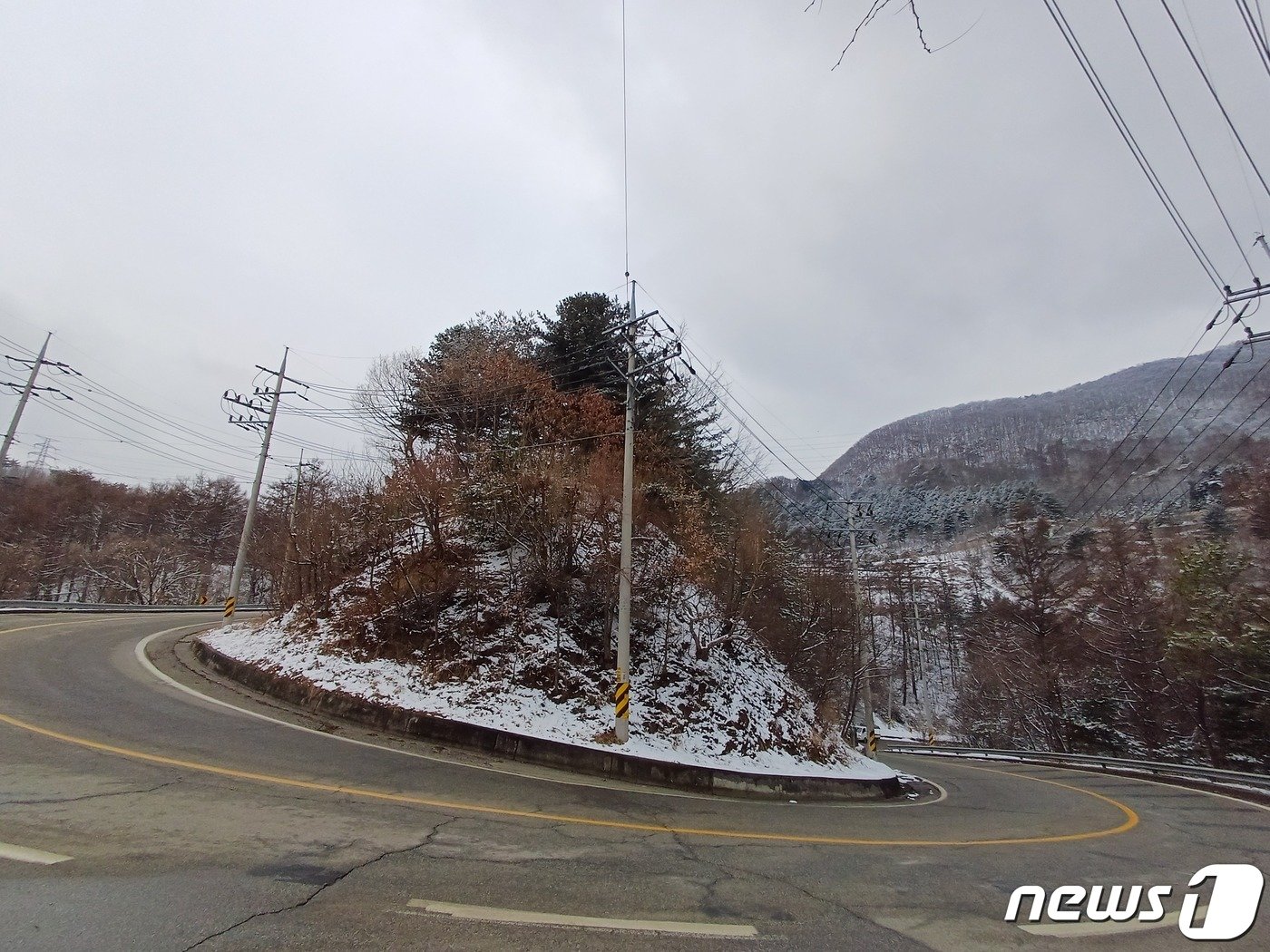 국지도 86호선 구간 주변 굴곡 도로 및 경사도 자료 사진. &#40;홍천군 서면 번영회 제공&#41; 2024.2.14/뉴스1