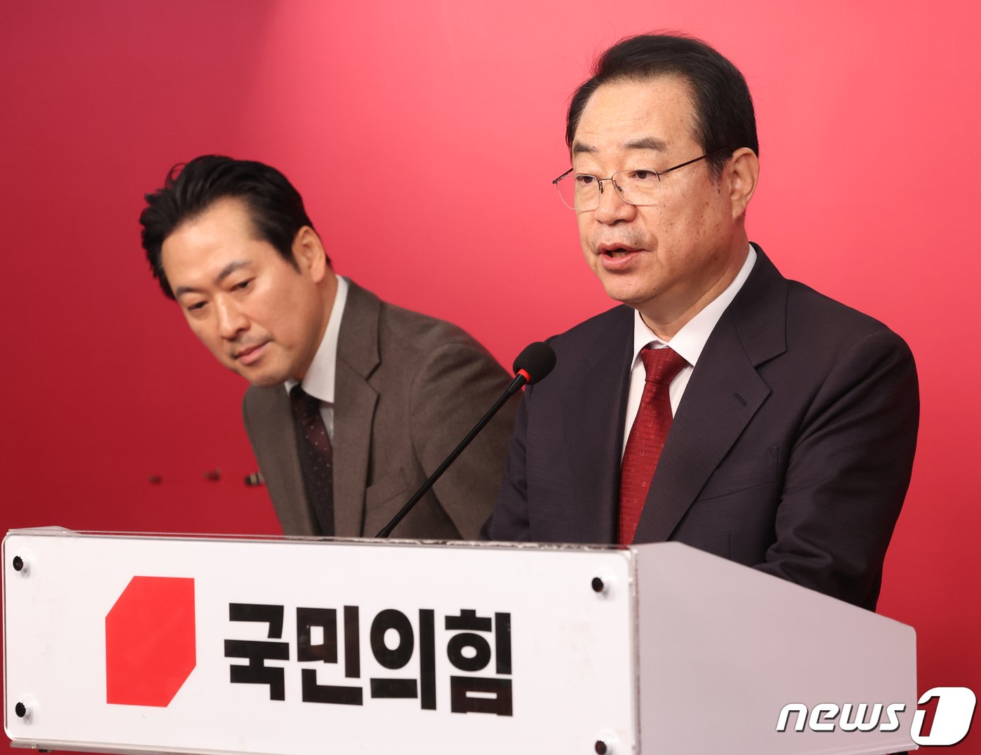 본문 이미지 - 정영환 국민의힘 공천관리위원장이 15일 오전 서울 여의도 중앙당사에서 제7차 공관위 회의에서 결정된 단수공천 심사 결과를 발표하고 있다. 2024.2.15/뉴스1 ⓒ News1 송원영 기자