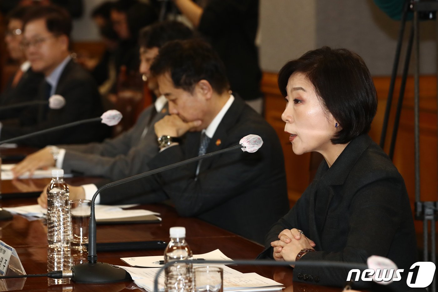 오영주 중소벤처기업부장관이 서울 중구 은행연합회관에서 열린 맞춤형 기업금융 지원 관련 은행장 간담회에서 모두발언을 하고 있다. /뉴스1 ⓒ News1 이광호 기자