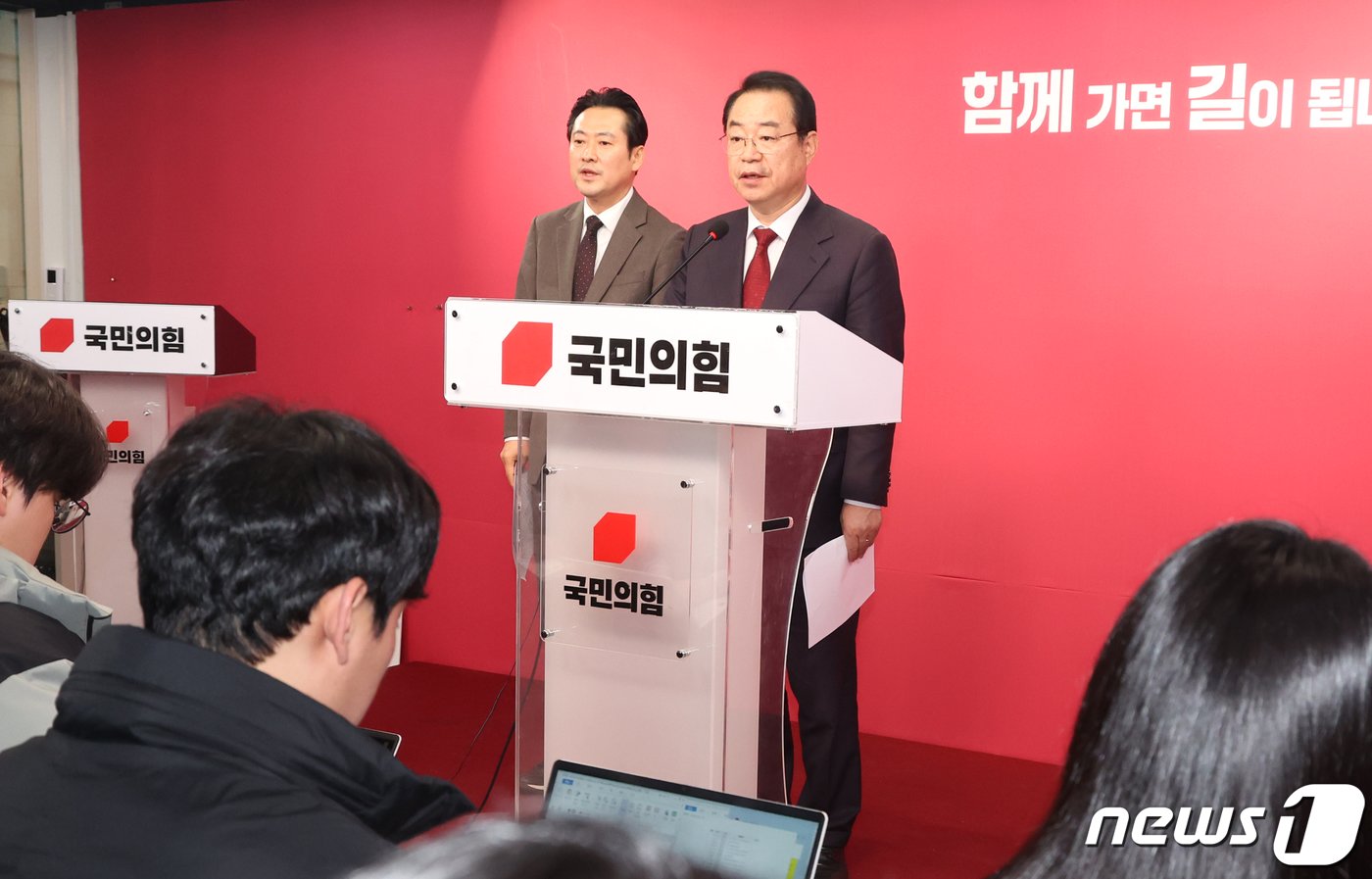 본문 이미지 - 정영환 국민의힘 공천관리위원장이 15일 오전 서울 여의도 중앙당사에서 제7차 공관위 회의에서 결정된 단수공천 심사 결과를 발표를 마치고 회견장을 나서고 있다. 2024.2.15/뉴스1 ⓒ News1 송원영 기자