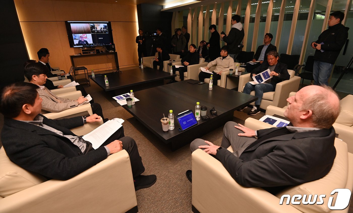 본문 이미지 - 15일 오전 서울 종로구 축구회관에서 2024년 제1차 전력강화위원회가 열리고 있다 . (공동취재) 2024.2.13/뉴스1 ⓒ News1 김진환 기자