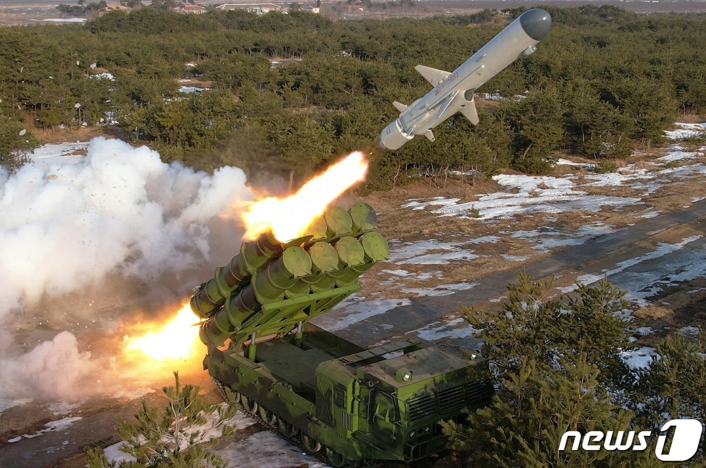 본문 이미지 - (평양 노동신문=뉴스1) = 신형 지상대해상미사일 '바다수리-6형' 검수사격. [국내에서만 사용가능. 재배포 금지. DB 금지. For Use Only in the Republic of Korea. Redistribution Prohibited] rodongphoto@news1.kr