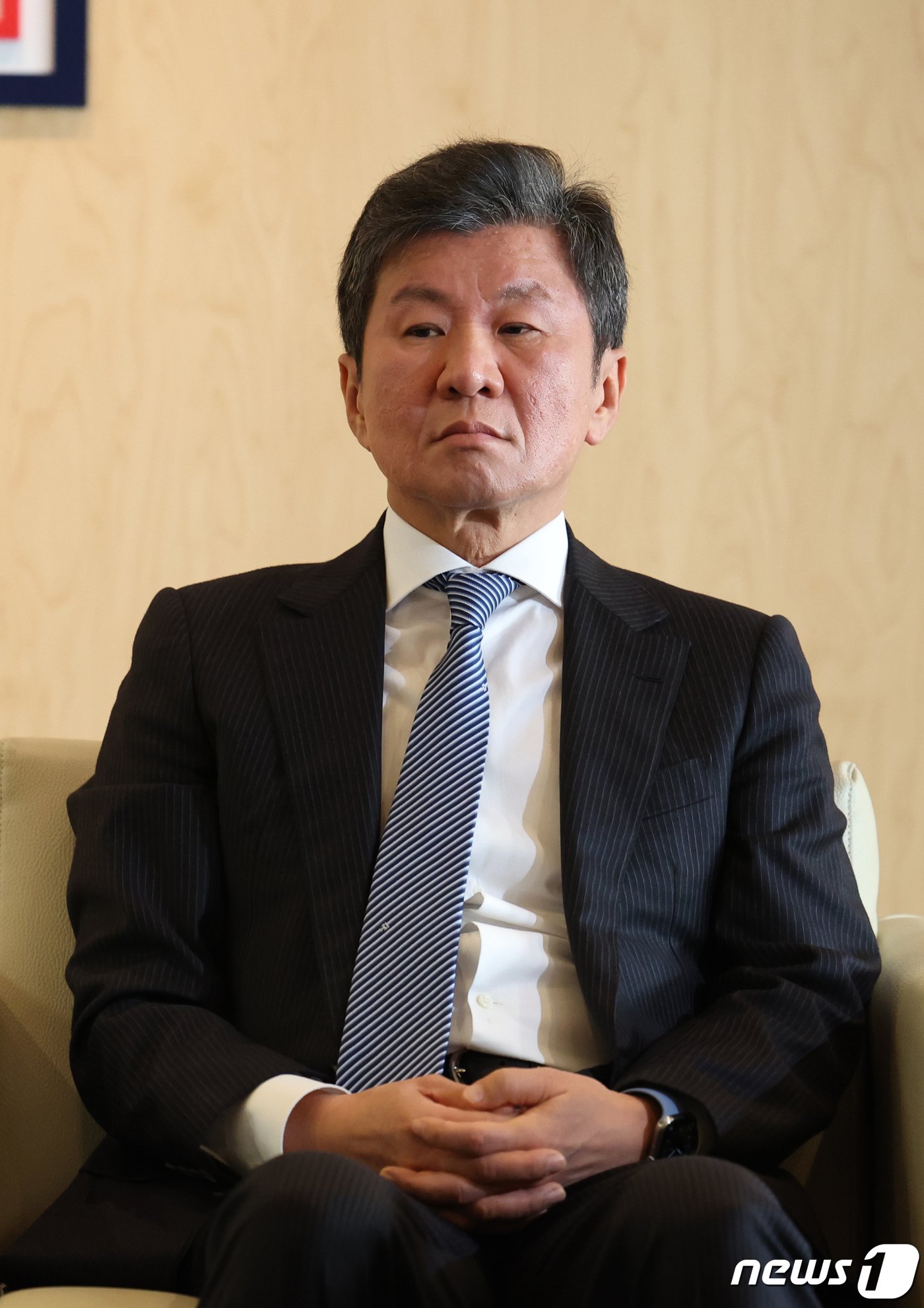 본문 이미지 - 정몽규 대한축구협회장이 16일 오전 서울 종로구 축구회관에서 열린 축구대표팀 사안 관련 임원회의에 참석해 있다. (공동취재) 2024.2.16/뉴스1 ⓒ News1 이광호 기자