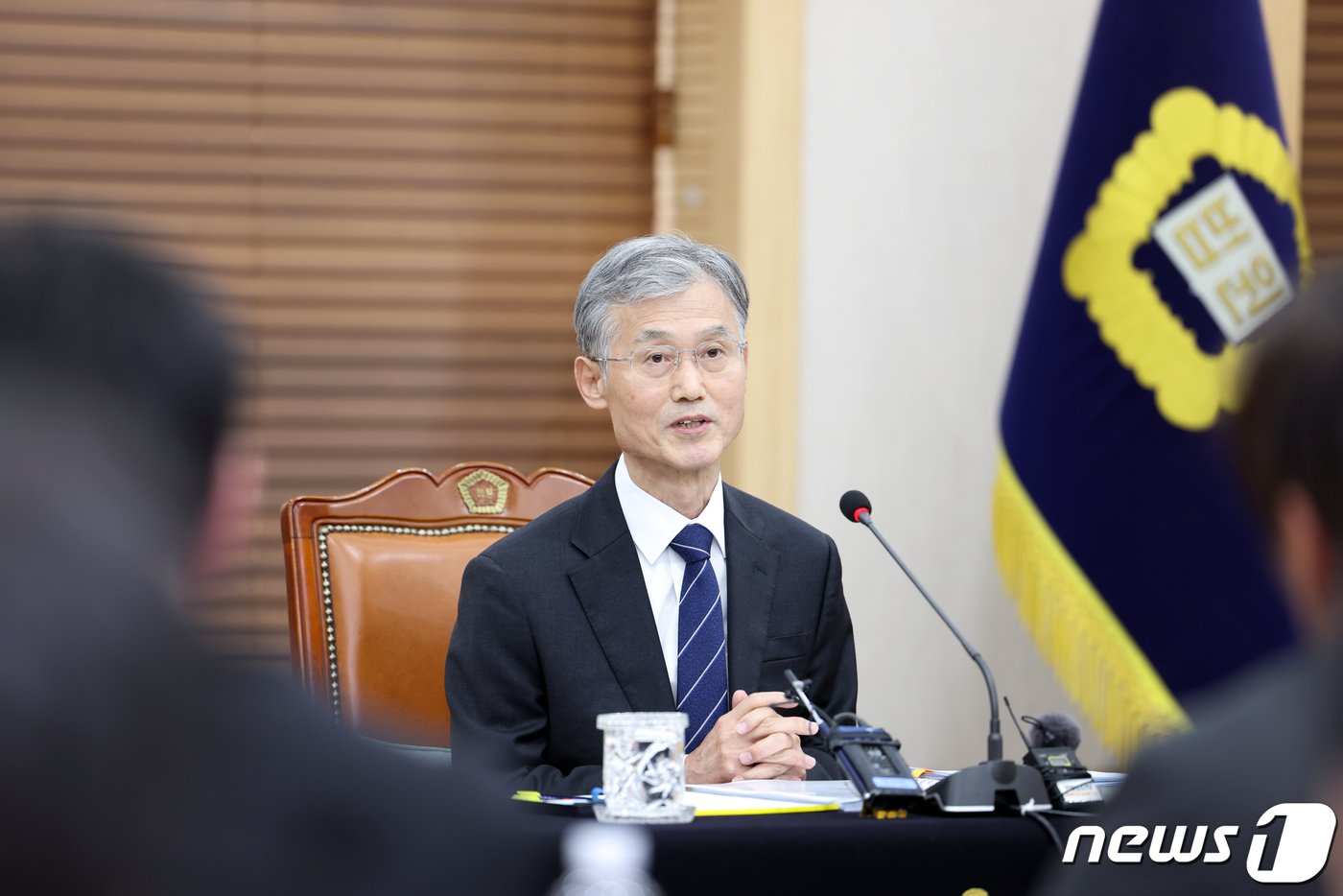 본문 이미지 - 조희대 대법원장이 지난 15일 서울 서초구 대법원에서 출입기자들과 간담회를 하고 있다. (대법원 제공) 2024.2.16/뉴스1