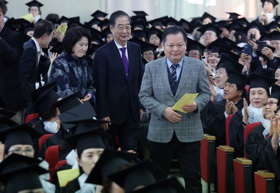 한 총리 "만학도도 무상급식 기대"…학력인정 평생교육시설도 교부금(종합)