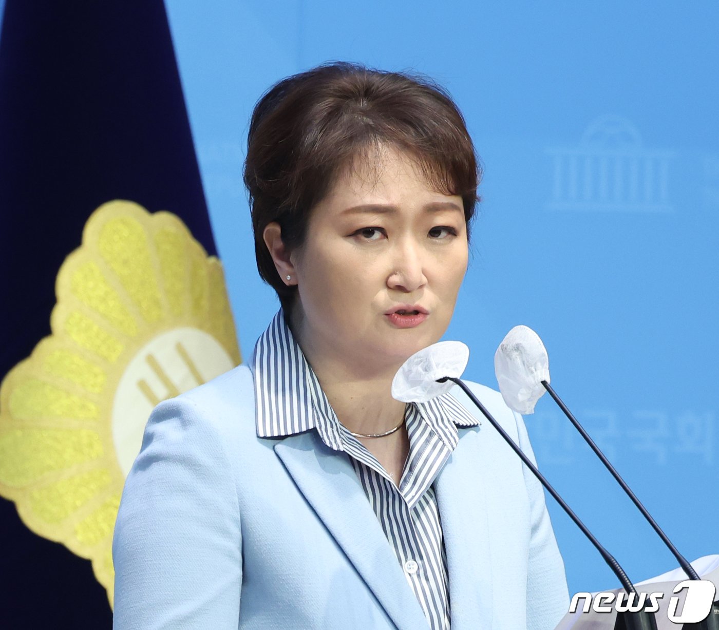 본문 이미지 - 국민의힘을 탈당한 이언주 전 의원이 16일 서울 여의도 국회 소통관에서 더불어민주당 복당 선언 기자회견을 하고 있다. 2024.2.16/뉴스1 ⓒ News1 ,송원영 기자