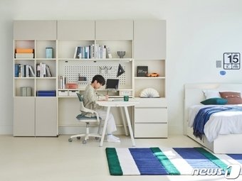 본문 이미지 - 한샘 조이S 2 화이트 6단 책상(한샘 제공) 