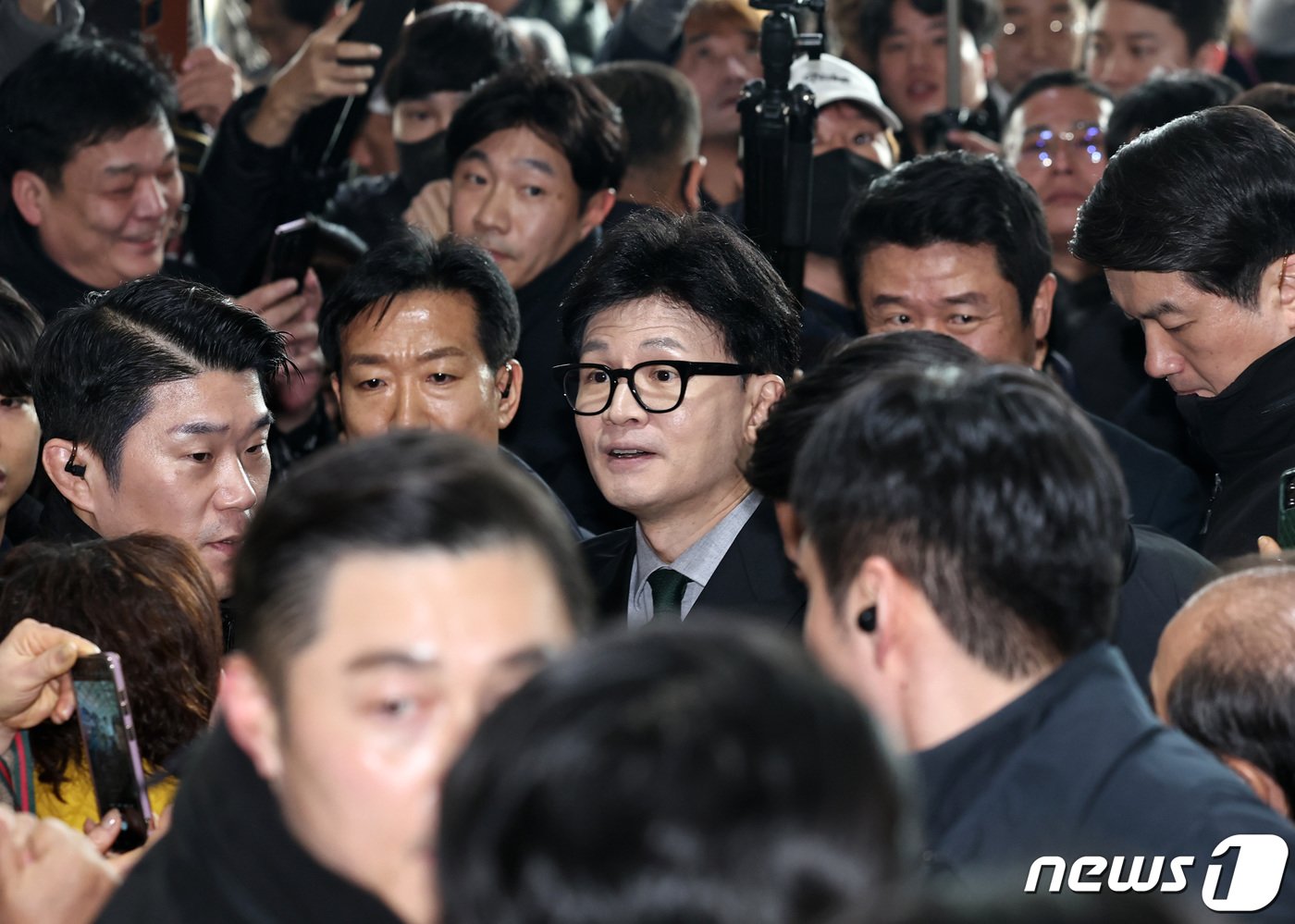 본문 이미지 - 한동훈 국민의힘 비상대책위원장이 16일 오후 경기 의정부시 제일시장을 방문하고 있다. 2024.2.16/뉴스1 ⓒ News1 구윤성 기자