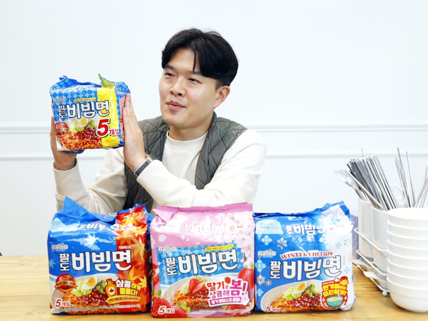 본문 이미지 - 팔도비빔면 봄에디션 마케팅을 담당한 윤인균 팔도 마케팅팀 책임.