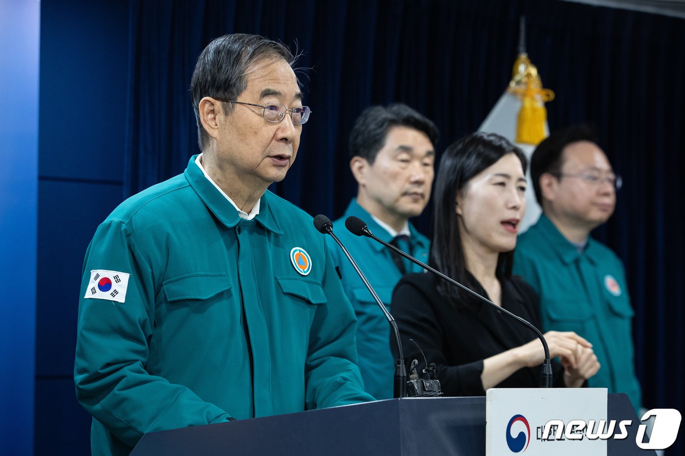 한덕수 국무총리가 18일 정부서울청사 합동브리핑실에서 의대 증원에 반발, 의사 집단행동 관련 대국민 담화를 발표하고 있다. 2024.2.18/뉴스1 ⓒ News1 유승관 기자