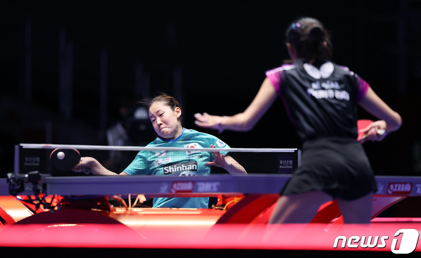 (부산=뉴스1) 이동해 기자 = 탁구 국가대표 이시온이 18일 오후 부산 해운대구 벡스코에서 열린 'BNK부산은행 2024 부산세계탁구선수권대회' 여자단체전 조별리그 5조 3차전 …