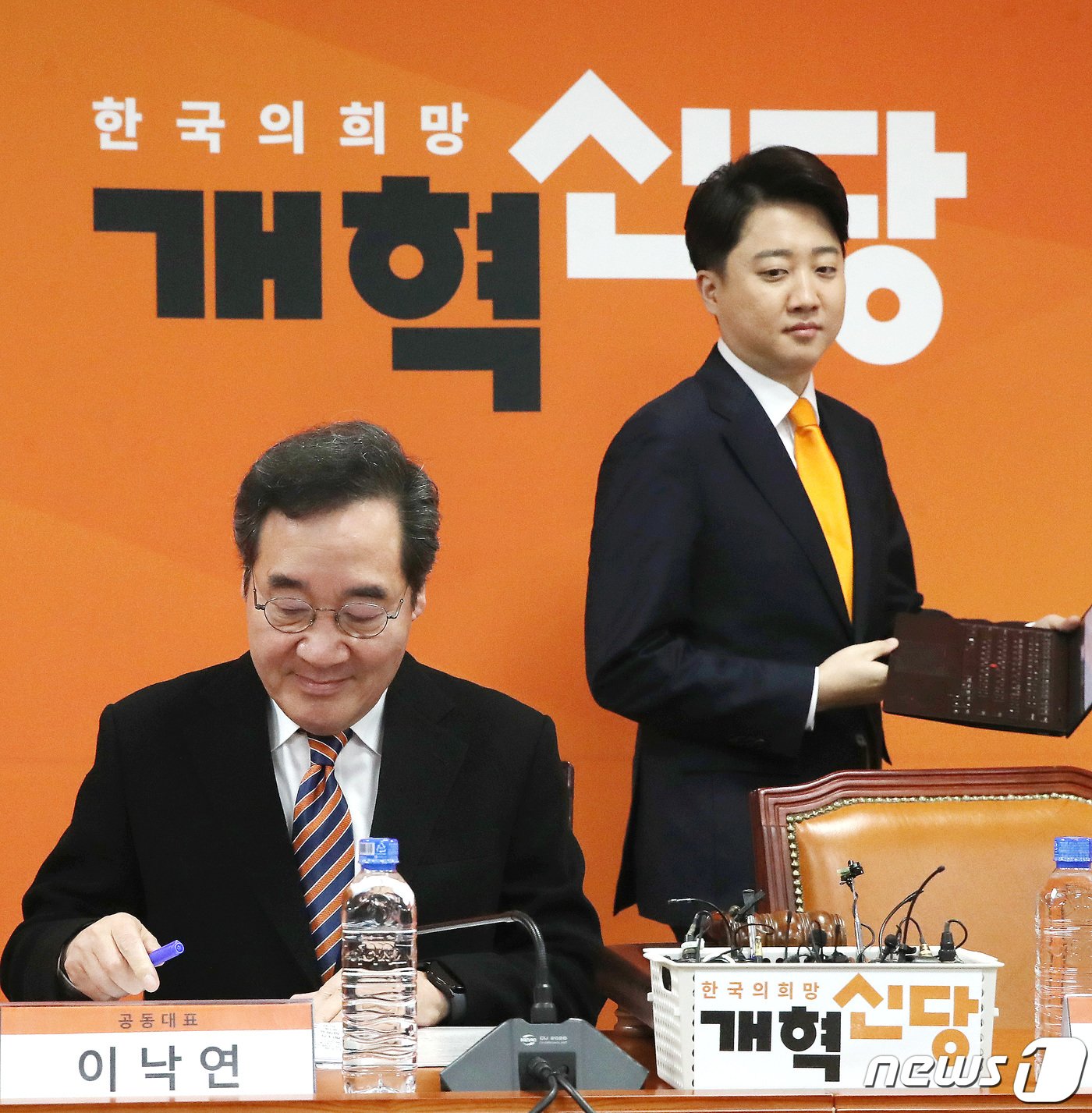 본문 이미지 - 이낙연·이준석 개혁신당 공동대표가 19일 오전 서울 여의도 국회에서 열린 개혁신당 최고위원회의에 참석하고 있다. 2024.2.19/뉴스1 ⓒ News1 임세영 기자