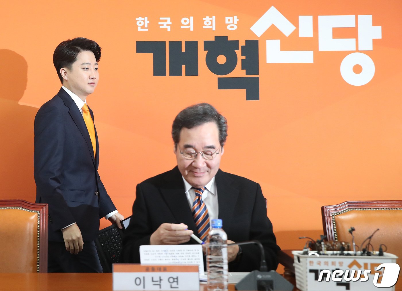 본문 이미지 - 이준석 개혁신당 공동대표가 19일 오전 서울 여의도 국회에서 열린 개혁신당 최고위원회의에 참석하고 있다. 2024.2.19/뉴스1 ⓒ News1 임세영 기자