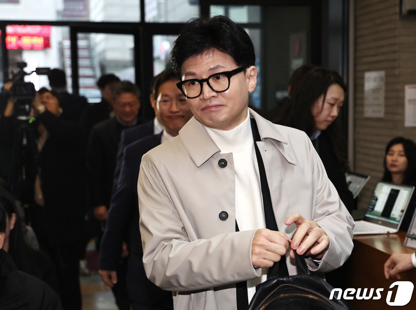본문 이미지 - 한동훈 국민의힘 비상대책위원장이 19일 오전 서울 여의도 중앙당사로 출근하고 있다. 2024.2.19/뉴스1 ⓒ News1 구윤성 기자