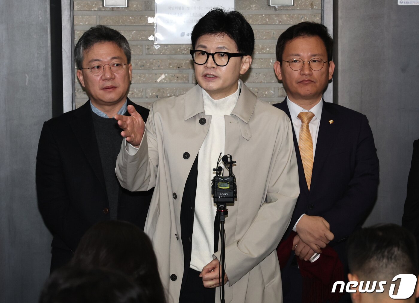 본문 이미지 - 한동훈 국민의힘 비상대책위원장이 19일 오전 서울 여의도 중앙당사에서 취재진의 질문에 답하고 있다. 2024.2.19/뉴스1 ⓒ News1 구윤성 기자