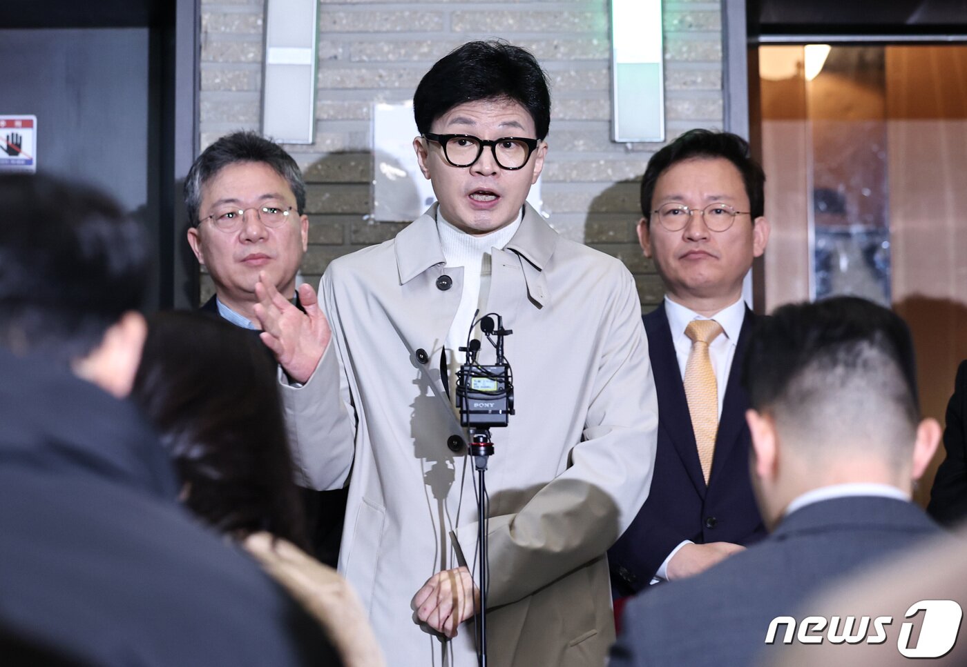 본문 이미지 - 한동훈 국민의힘 비상대책위원장이 19일 오전 서울 여의도 중앙당사에서 취재진의 질문에 답하고 있다. 2024.2.19/뉴스1 ⓒ News1 구윤성 기자