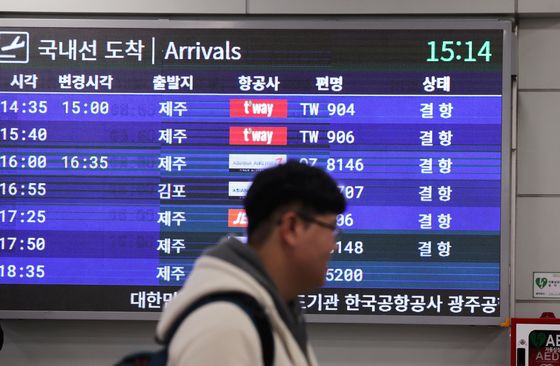 짙은 안개로 광주공항 제주도행 비행기 2편 지연