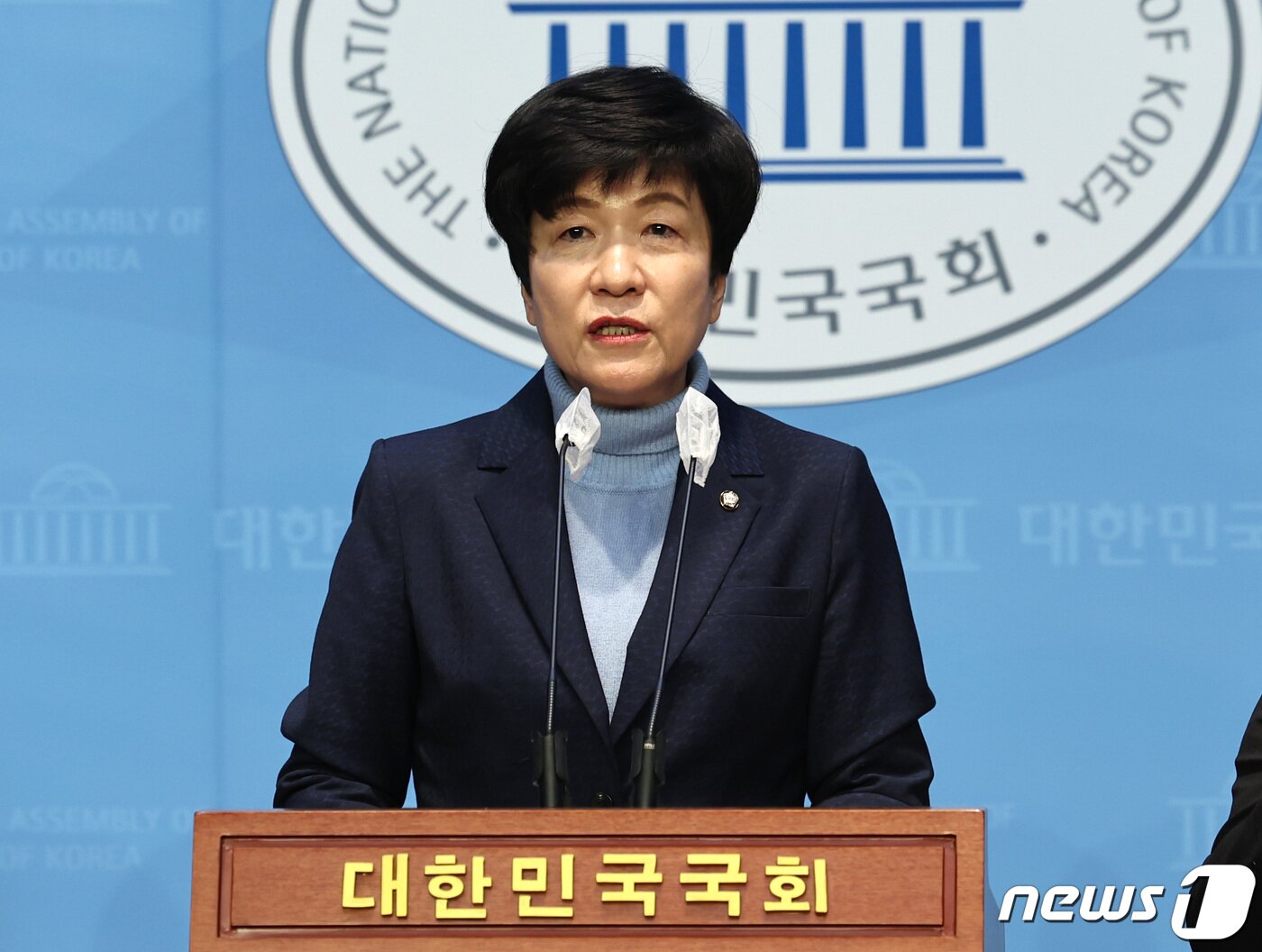 본문 이미지 - 김영주 국회부의장이 19일 오후 서울 여의도 국회 소통관에서 더불어민주당 탈당 기자회견을 하고 있다. 2024.2.19/뉴스1 ⓒ News1 구윤성 기자