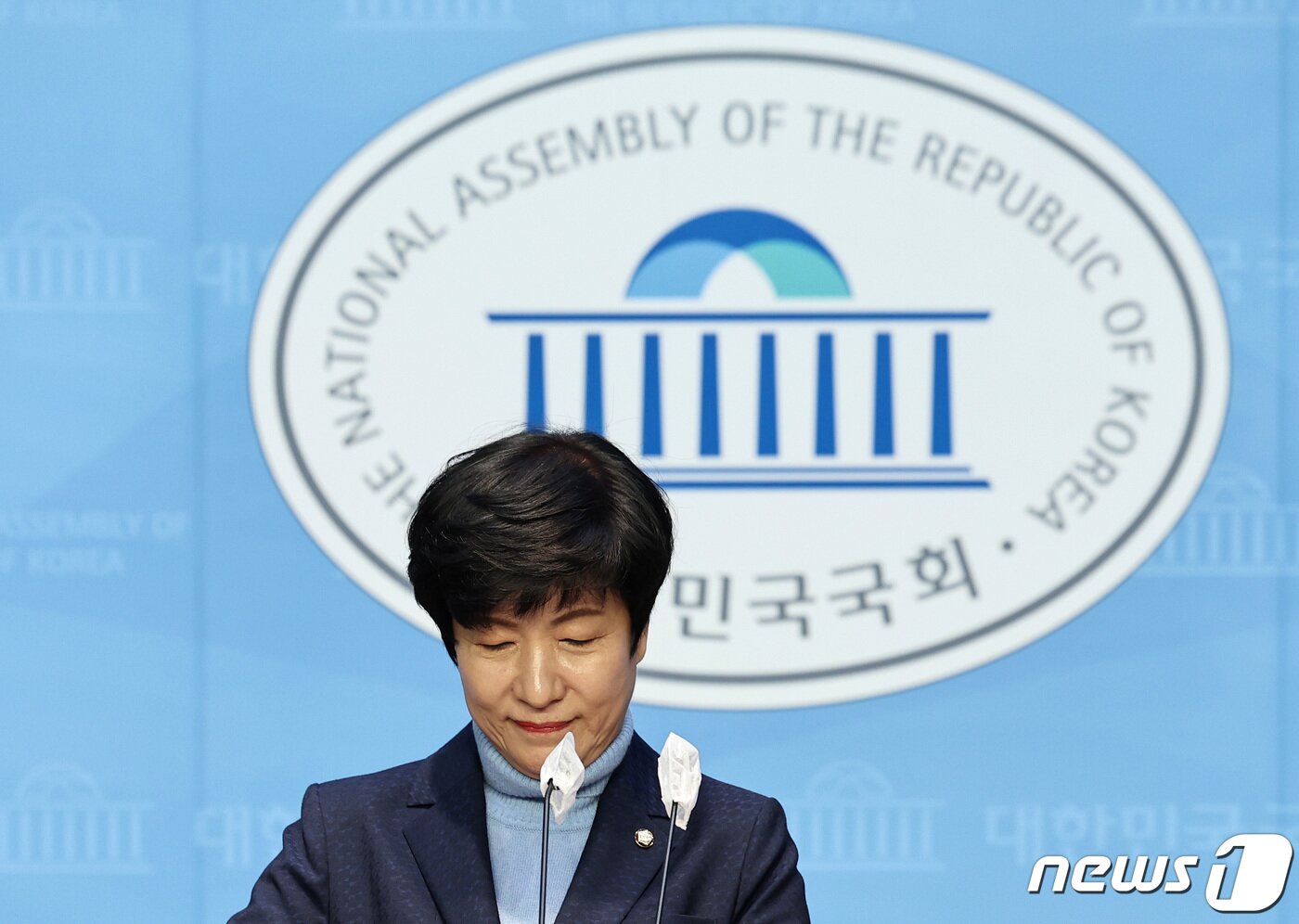 본문 이미지 - 김영주 국회부의장이 19일 오후 서울 여의도 국회 소통관에서 더불어민주당 탈당 기자회견을 하고 있다. 2024.2.19/뉴스1 ⓒ News1 구윤성 기자