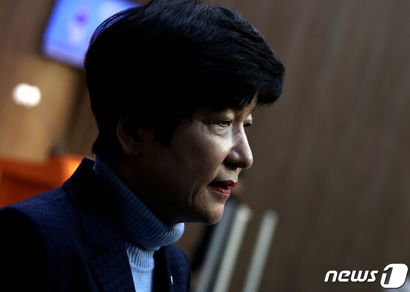 본문 이미지 - 김영주 국회부의장이 19일 오후 서울 여의도 국회 소통관에서 더불어민주당 탈당 기자회견을 마치고 취재진의 질문에 답하고 있다. 2024.2.19/뉴스1 ⓒ News1 구윤성 기자