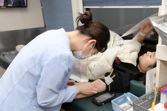 '헌혈의 중심' 10~20대 헌혈자 10년간 43% 줄었다