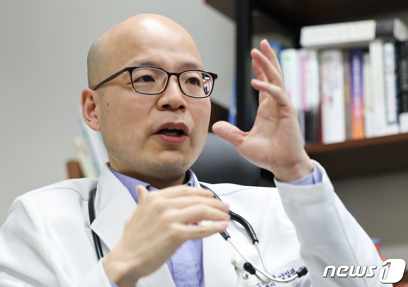 본문 이미지 - 양성관 의정부백병원 가정의학과 교수가 지난 2월19일 경기 의정부시 의정부백병원에서 뉴스1과 인터뷰를 갖고 있다. 2024.2.19/뉴스1 ⓒ News1 김도우 기자