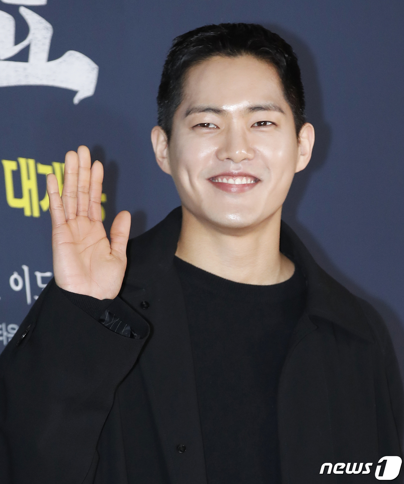 (서울=뉴스1) 권현진 기자 = 배우 김건우가 20일 서울 송파구 롯데시네마 월드타워점에서 열린 영화 '파묘‘(감독 장재현) VIP시사회에서 포즈를 취하고 있다.'파묘'는 거액의 …