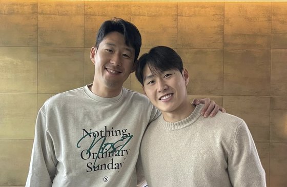 본문 이미지 - 2023 아시아축구연맹(AFC) 아시안컵 기간 도중 '주장' 손흥민(토트넘)과 충돌했던 이강인(파리 생제르맹)이 영국 런던으로 찾아가 손흥민에게 사과했다. (손흥민 SNS 캡처) 2024.2.21/뉴스1 ⓒ News1 이승배 기자